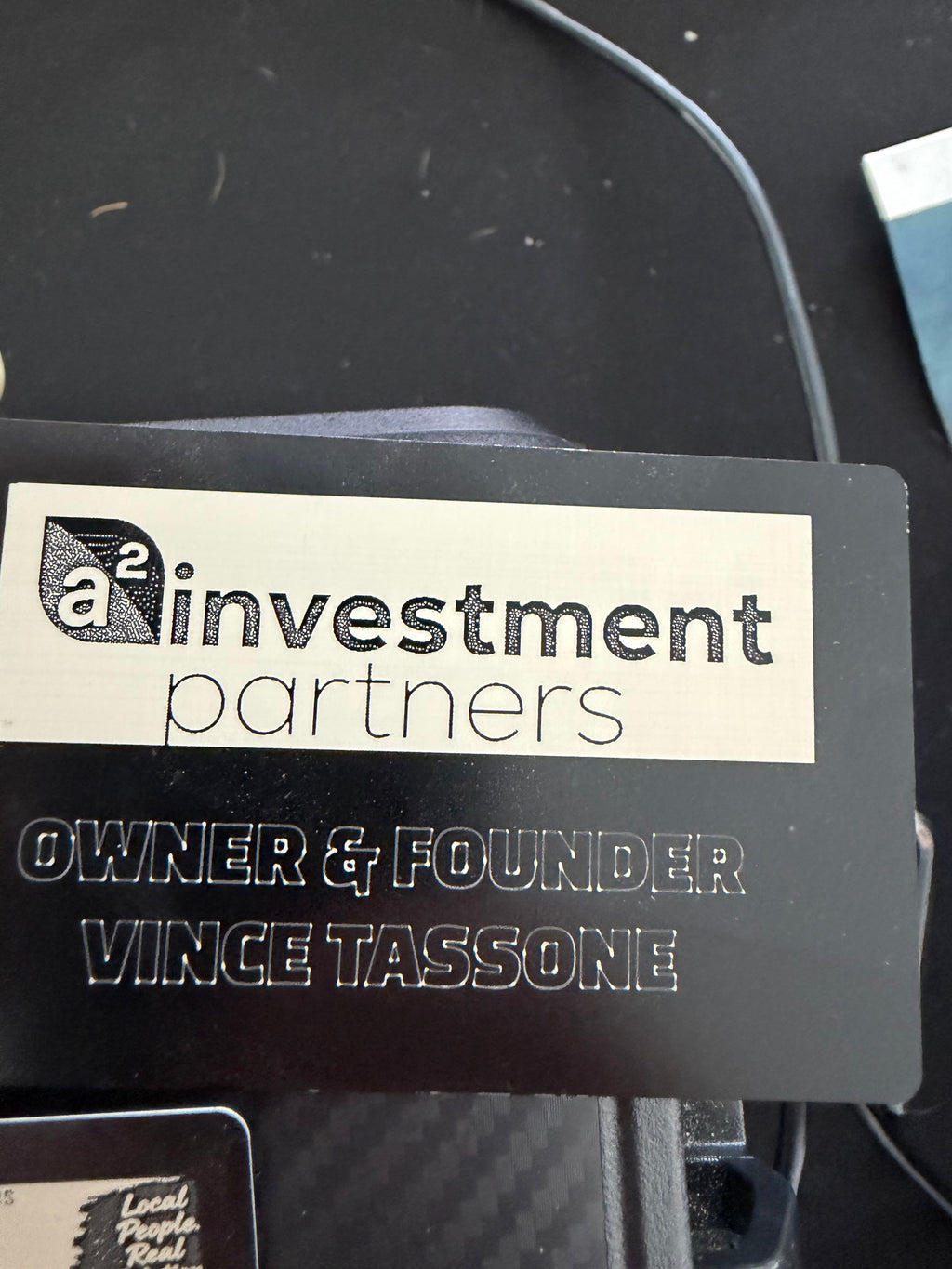 Tarjetas de Presentación de Metal Grabadas — Aluminio Anodizado y Acero